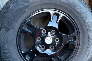 Pneumatici con cerchi Pajero