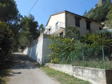 Villa di 140 m² con più di 5 locali a Pietravairan
