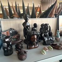 Stock di statuine africane
