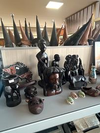 Stock di statuine africane