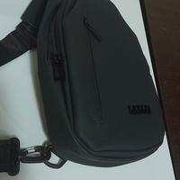 marsupio a tracolla monospalla presa e cavo usb