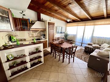 Soluzione indipendente con terrazzo e garage