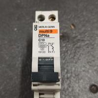 2PZ Merlin Gerin magnetotermico c10