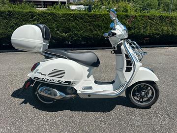 Vespa 300 GTS Super 2023