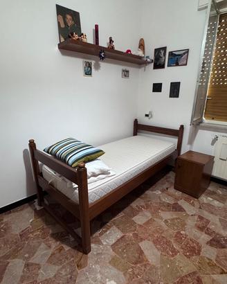 letto singolo in legno