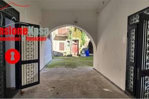 Palazzo / Stabile di 350 m² con 5 locali a Nola