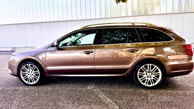 Skoda superb elegance 4x4 170 cv