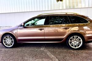 Skoda superb elegance 4x4 170 cv