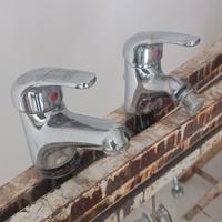 2 Rubinetti miscelatore lavabo e bidet 