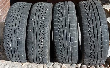 GOMME 4 INVERNALI NOKIAN 