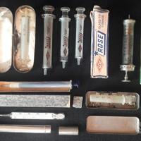 VECCHIE SIRINGHE IN VETRO DA COLLEZIONE 