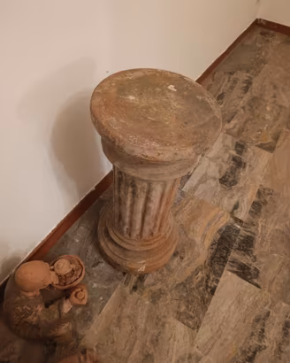 Piedistallo a colonna