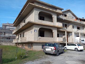 Stabile grezzo - 4 livelli da completare