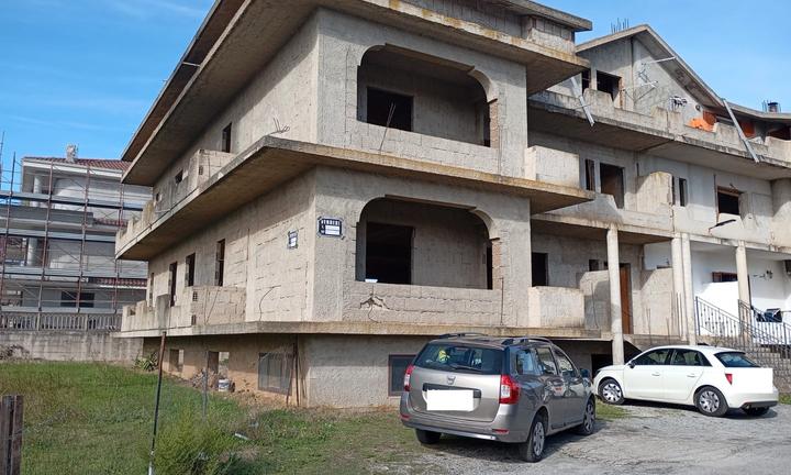 Stabile grezzo - 4 livelli da completare