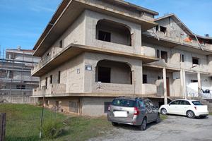 Stabile grezzo - 4 livelli da completare