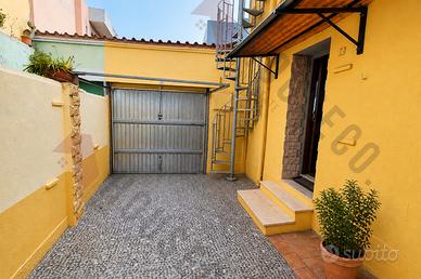 Viale Colombo: casa indipendente con cortile