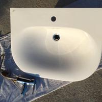 Lavabo con colonna sospesa