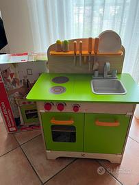 Cucina giocattolo in legno