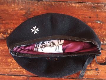 Basco militare fregio Smom? Ordine di Malta