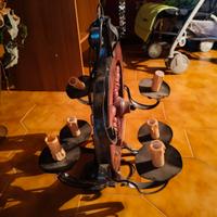 lampadario rustico in ferro battuto e legno 
