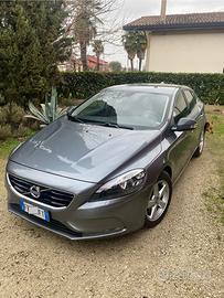 Volvo V40 D2