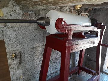 insaccatrice e machina per togliere la cotenna 