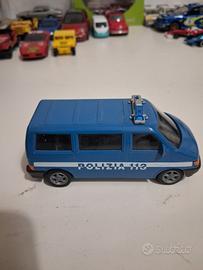 Modellino volkswaghen transporter T4 polizia 1/43