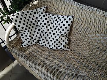 Cuscini con imbottitura stampa pois