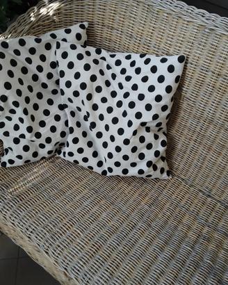 Cuscini con imbottitura stampa pois