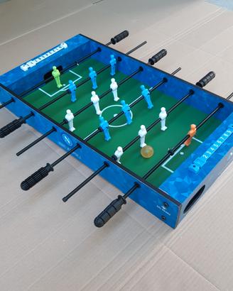 Calcio Balilla e un monopattino per bambini