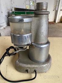 Vecchio macina caffè con dosatore FERRETTI MILANO.