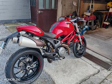 Ducati Monster 796 