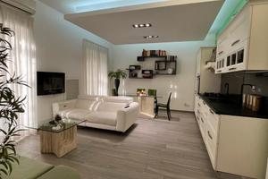 Appartamento con doppio living: indoor-outdoor