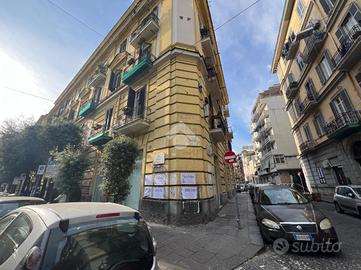 NEGOZIO A NAPOLI