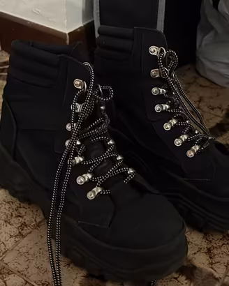 Scarponcini Buffalo neri platform