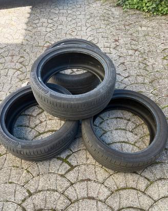 4 gomme Continental 225/40 R18 estive