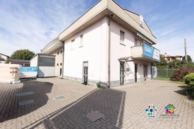 Immobile di 680 m² a Macherio