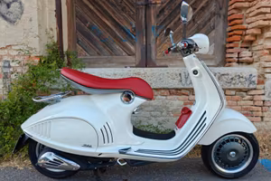 Vespa 946