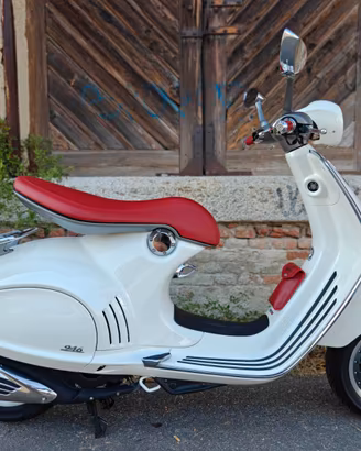 Vespa 946