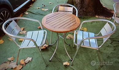 Tavoli e Sedie in Legno e in Alluminio da esterno