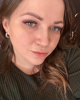 Receptionist, barista, cameriera