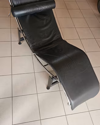 Chaise long