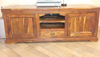 Mobile sotto TV stile rustico.