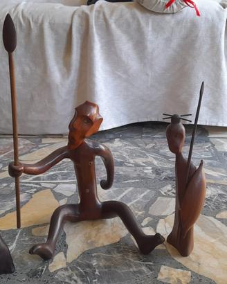 Set statue etniche in legno