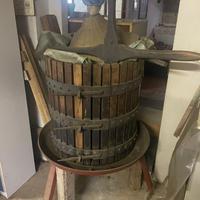 Torchio antico in legno e ferro