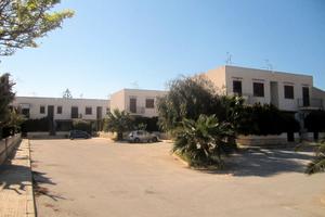 San Vito Lo capo vicino al mare, p. auto