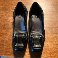 Prada décolleté in vernice nera tacco medio