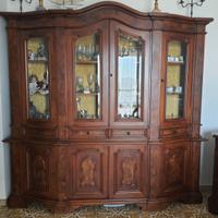 Mobile vetrina in stile classico