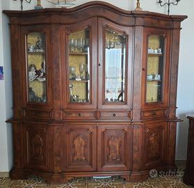 Mobile vetrina in stile classico