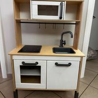 Cucina giocattolo in legno per bambine